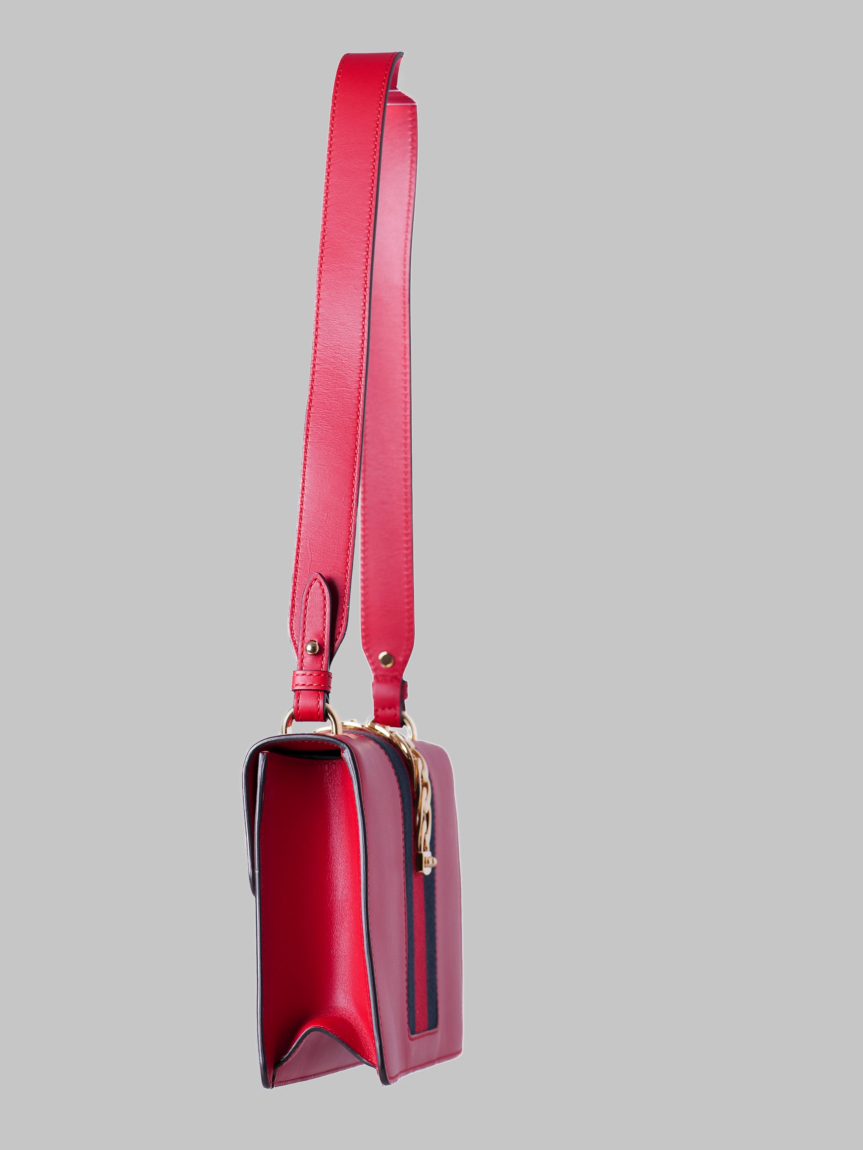 Gucci Sylvie Small Shoulder Bag Piel Roja