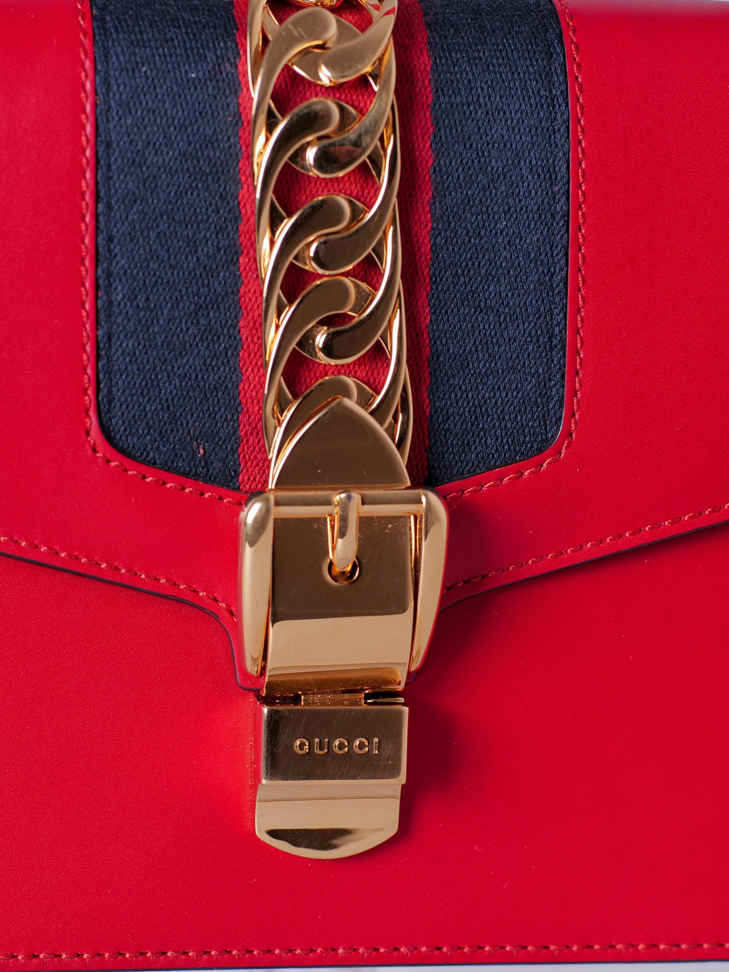 Gucci Sylvie Small Shoulder Bag Piel Roja